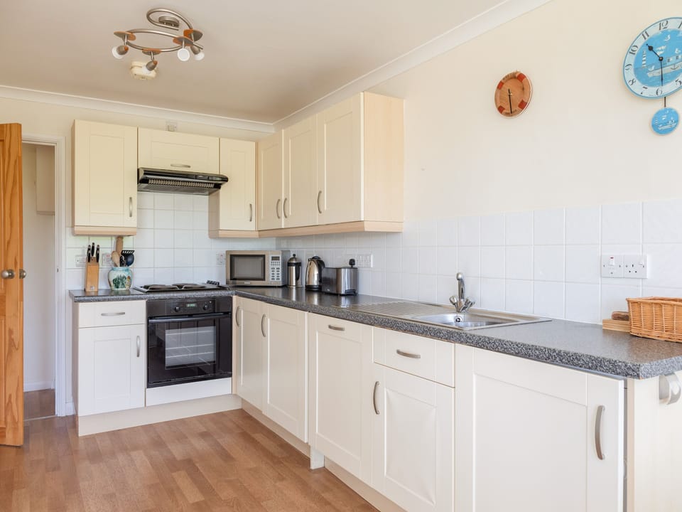 Cottage | Private kitchen | Dishwasher, highchair, cookware/dishes/utensils