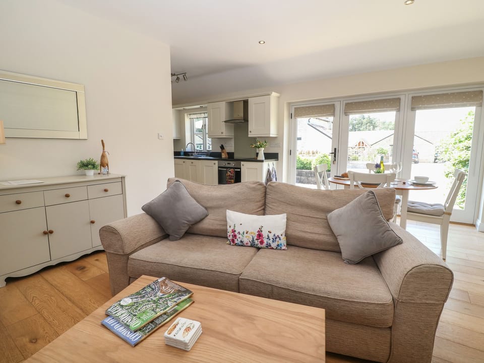 Cottage | Living area | TV