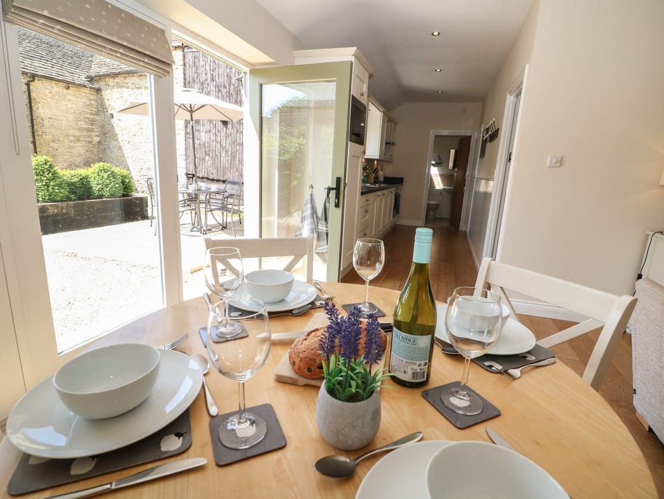 Cottage | Dining