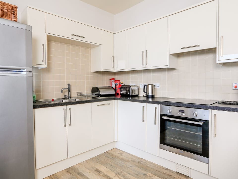 Cottage | Private kitchen | Microwave, stovetop, dishwasher, cookware/dishes/utensils