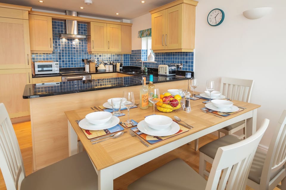 Cottage | Dining