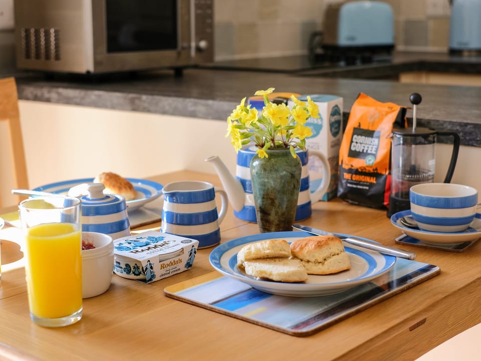 Cottage | Private kitchen | Cookware/dishes/utensils