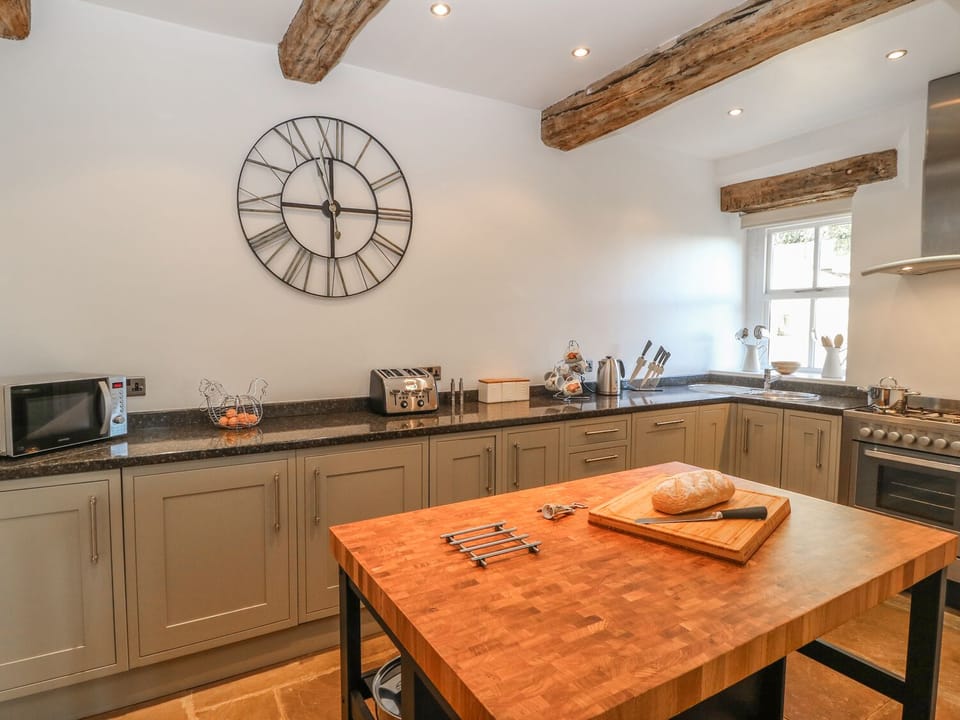 Cottage | Private kitchen | Fridge, dishwasher, highchair, cookware/dishes/utensils