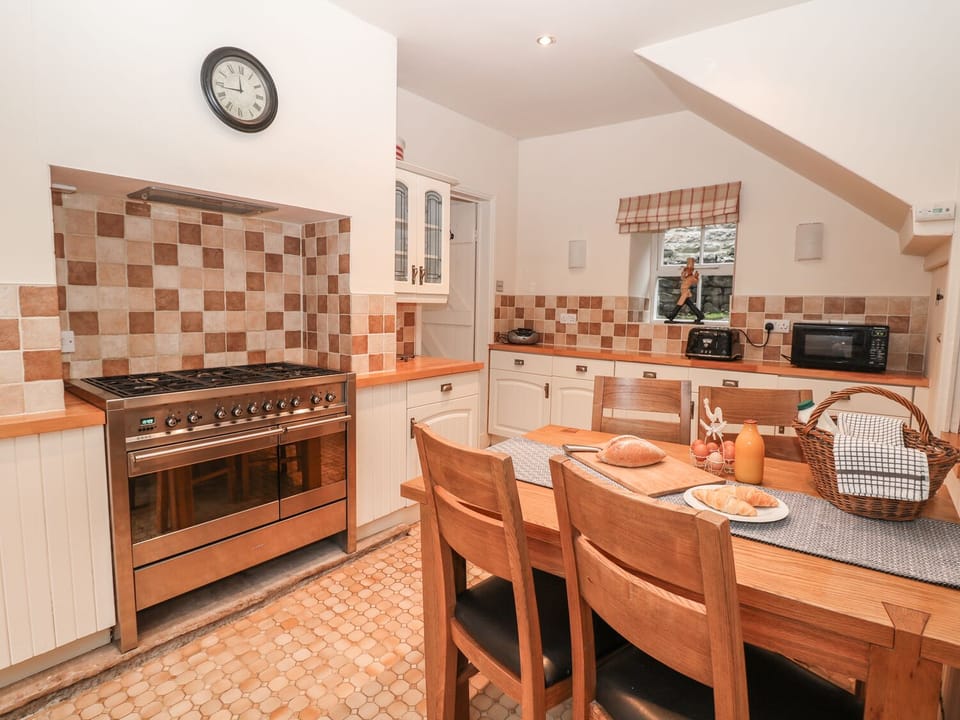 Cottage | Interior