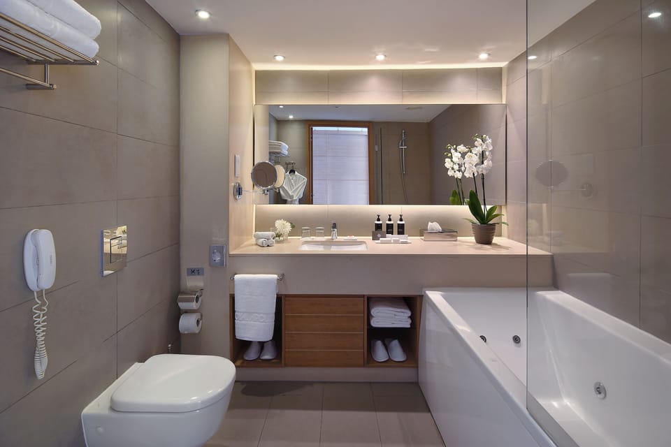Deluxe Double or Twin Room, Sea View | Bathroom | Bathtub, deep soaking tub, free toiletries, hair dryer