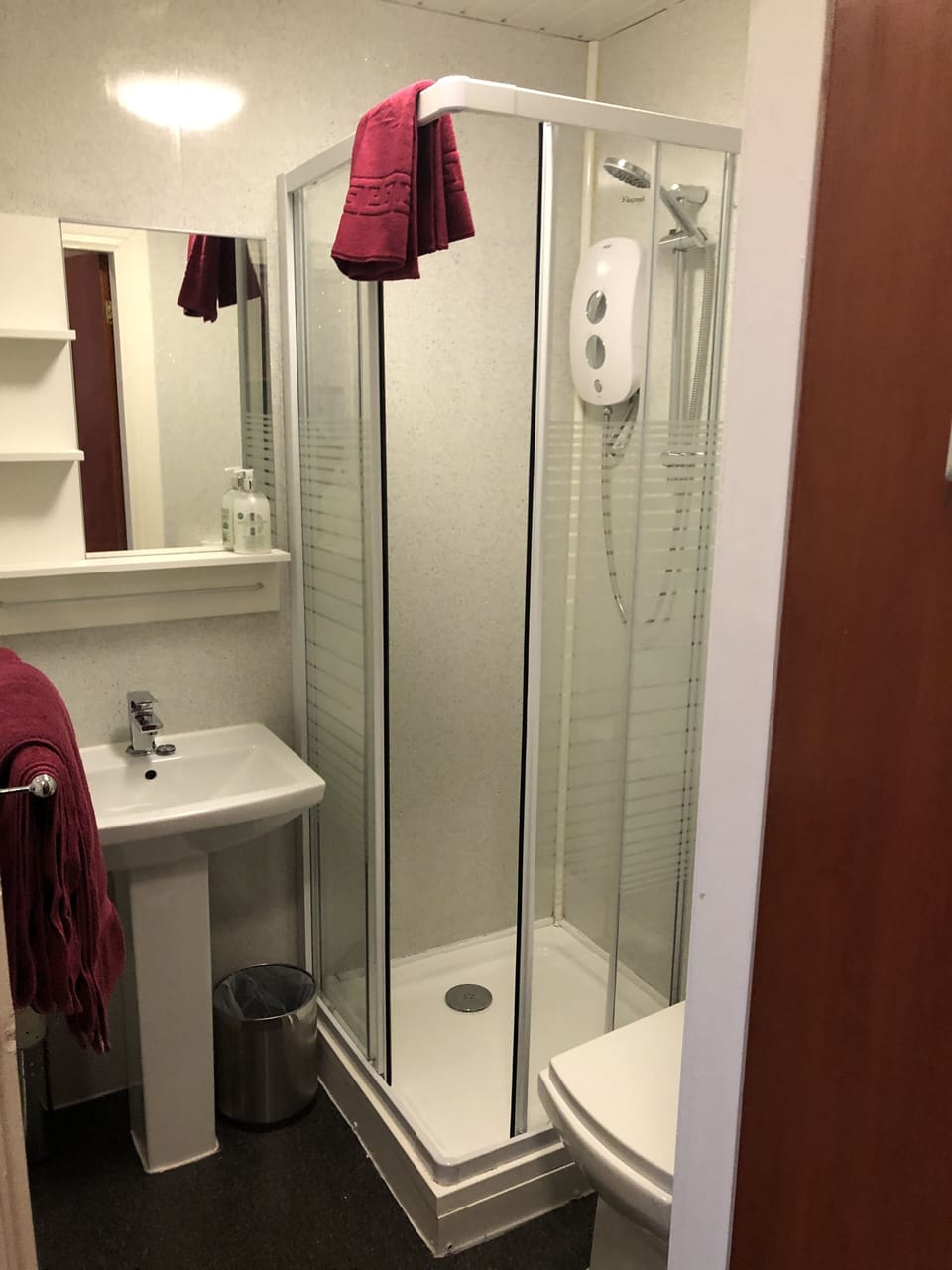 Quadruple Room | Bathroom | Shower, hair dryer, towels, soap