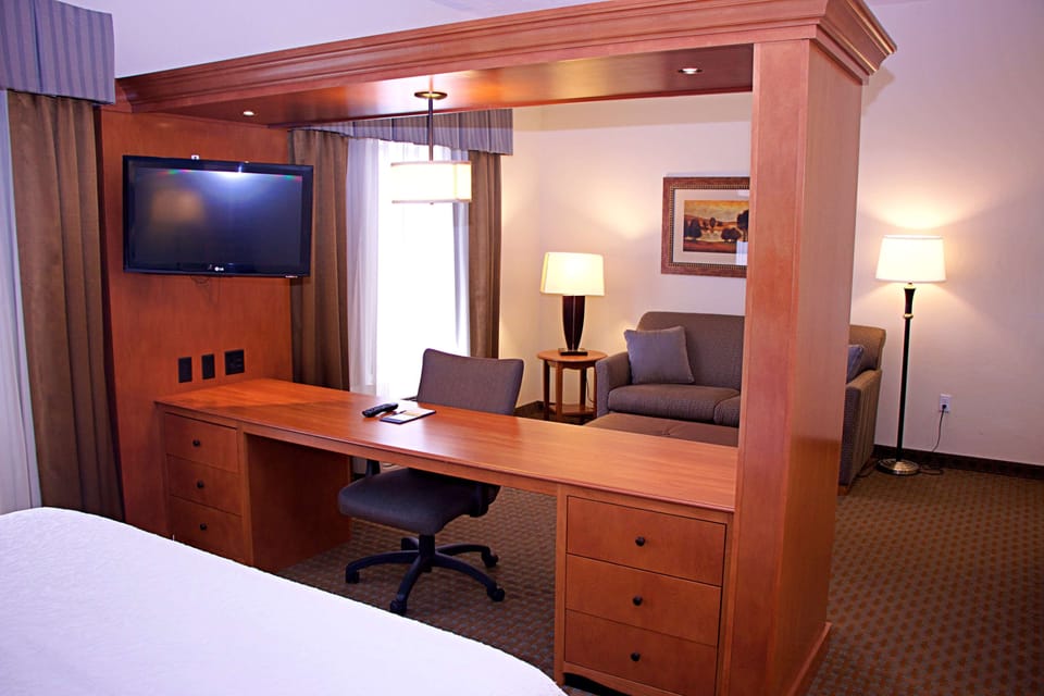 Kingstudio suite | In-room safe, free rollaway beds, free WiFi, bed sheets