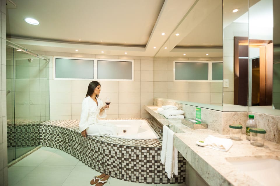 Premium Suite | Jetted tub