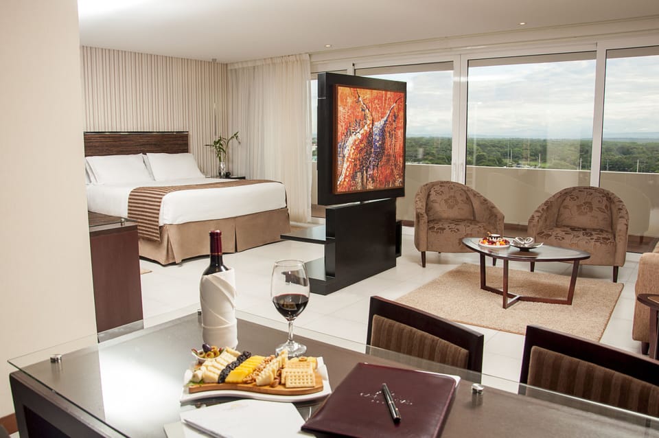Premium Suite | 1 bedroom, minibar, in-room safe, desk