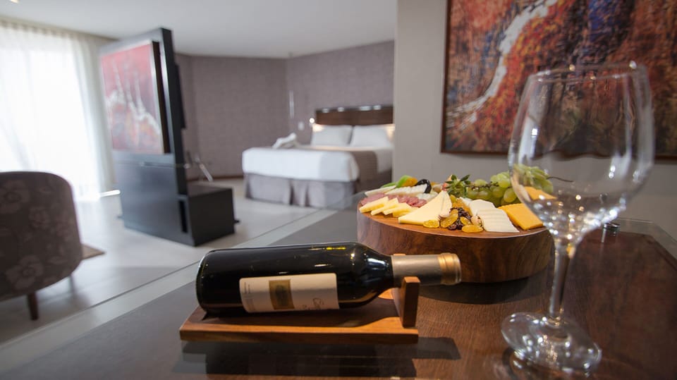 Premium Suite | 1 bedroom, minibar, in-room safe, desk