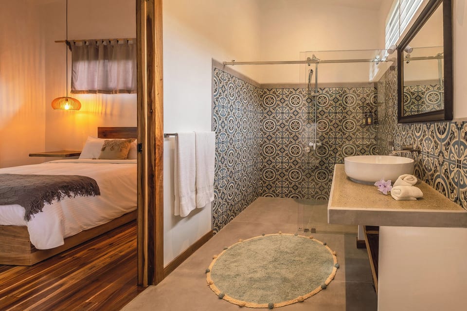 Luxury Bungalow #7 with A/C | Bathroom | Shower, rainfall showerhead, towels