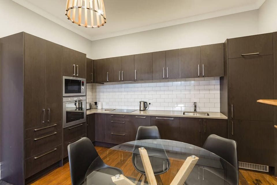 House | In-room dining