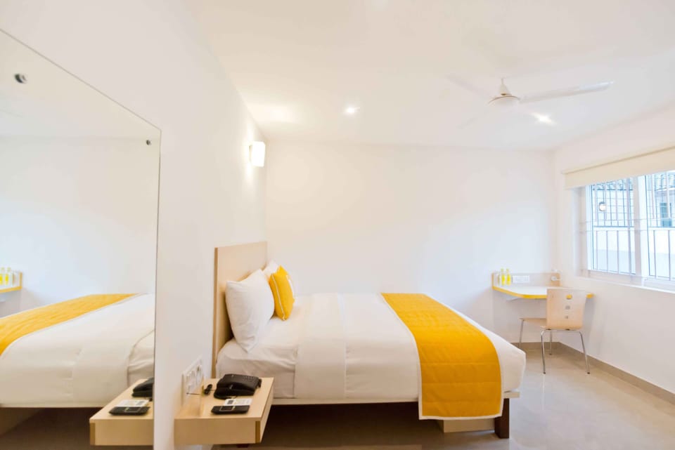 Deluxe King Room | In-room safe, individually furnished, iron/ironing board, free WiFi
