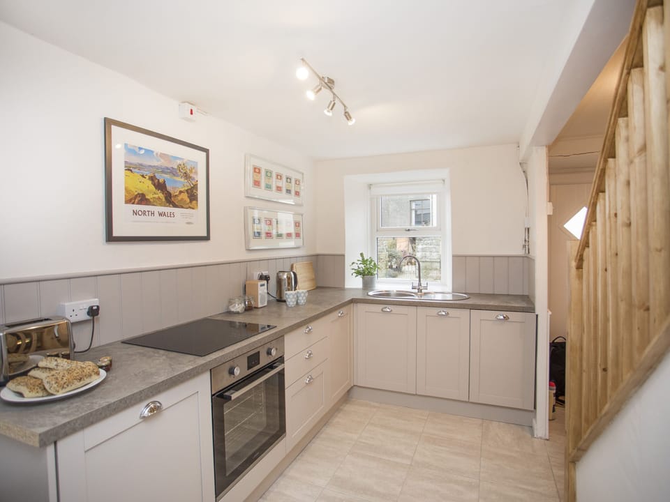 Cottage | Private kitchen | Fridge, microwave, oven, dishwasher