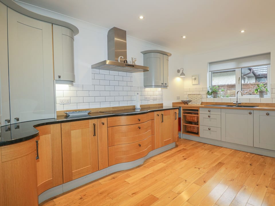 Cottage | Private kitchen | Fridge, microwave, stovetop, dishwasher