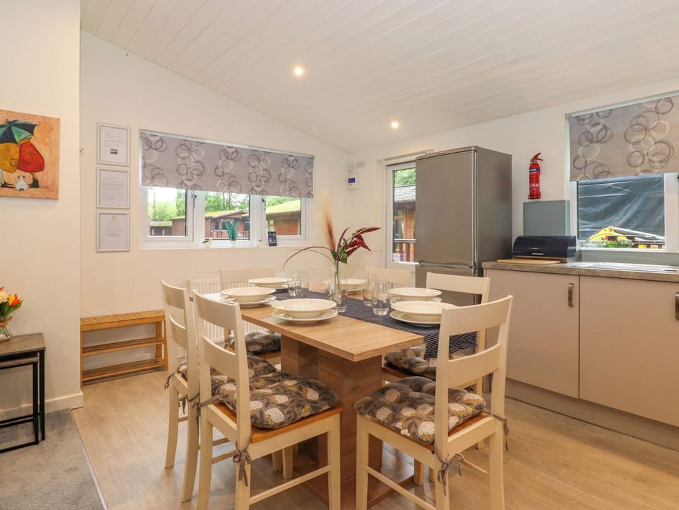 Cottage | Dining