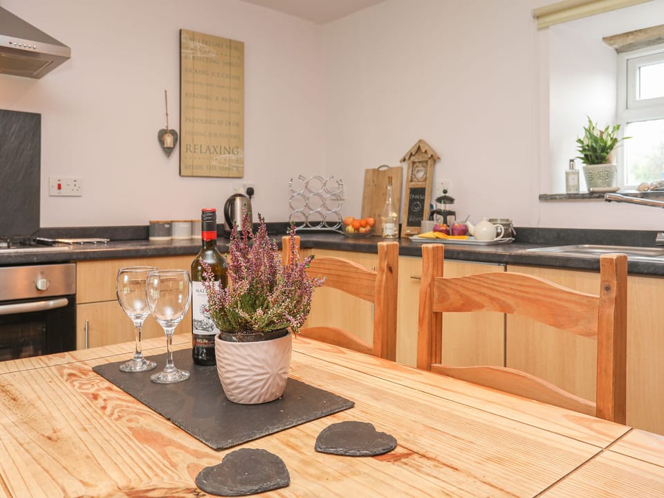 Cottage | Private kitchen | Dishwasher, highchair, cookware/dishes/utensils