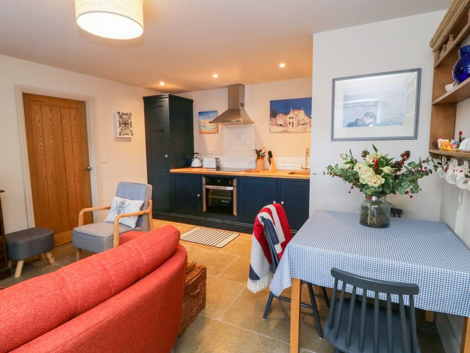 Cottage | Dining