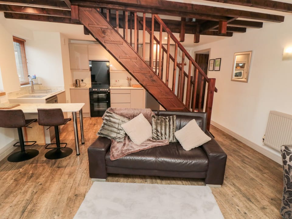 Cottage | Living area | TV