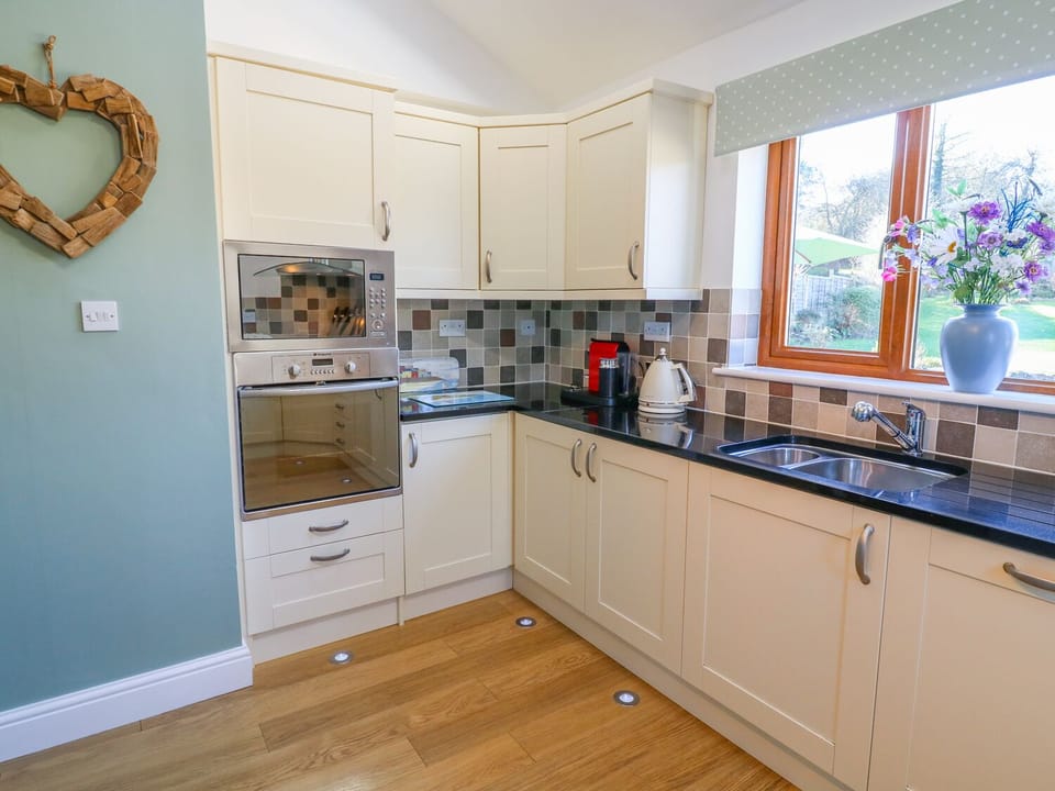 Cottage | Private kitchen | Microwave, stovetop, dishwasher, highchair
