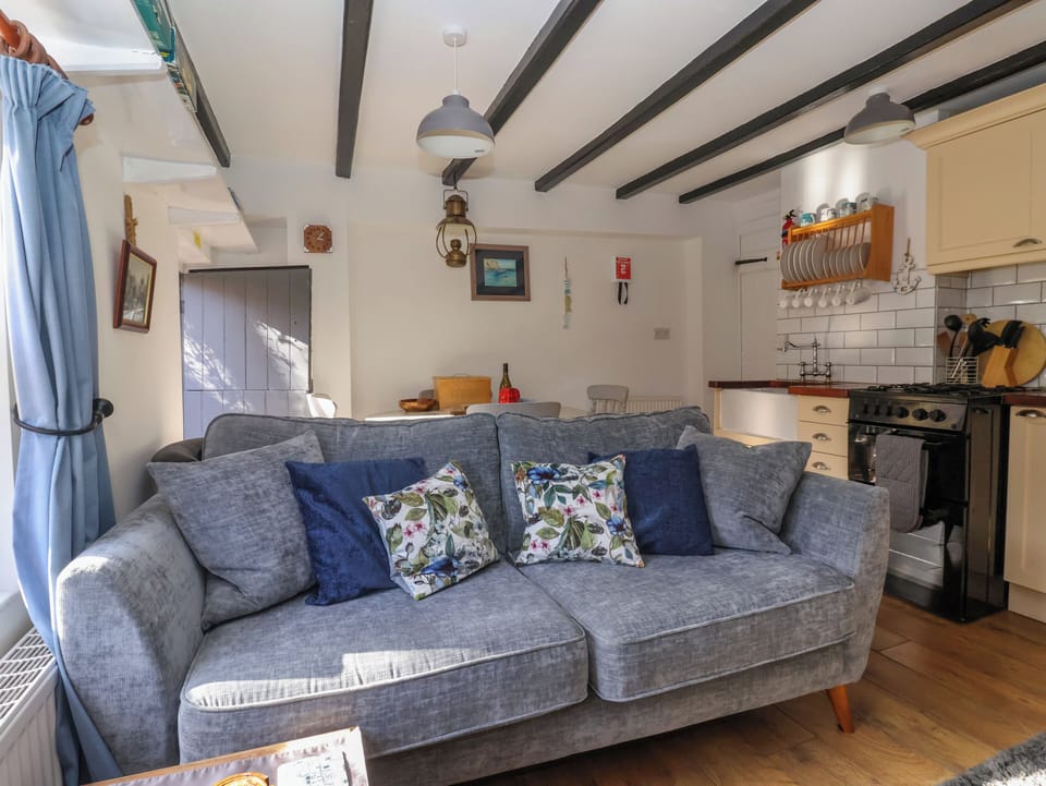 Cottage | Living area | TV