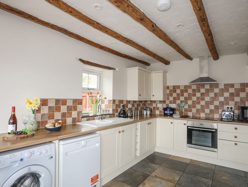 Cottage | Private kitchen | Microwave, stovetop, dishwasher, highchair