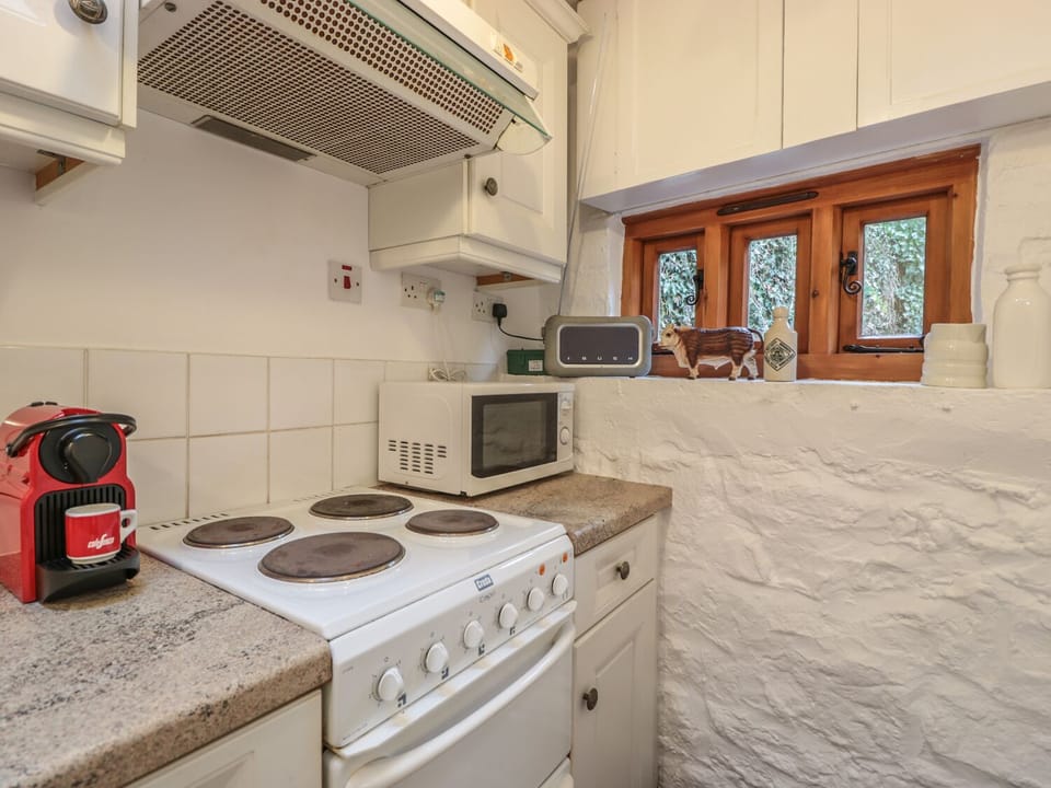 Cottage | Private kitchen | Fridge, microwave, stovetop, dishwasher