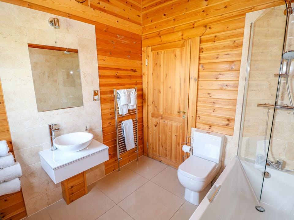 Yew Lodge Cottage in South Kesteven District