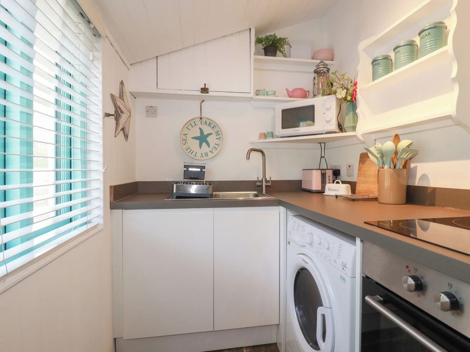 Cottage | Private kitchen | Cookware/dishes/utensils