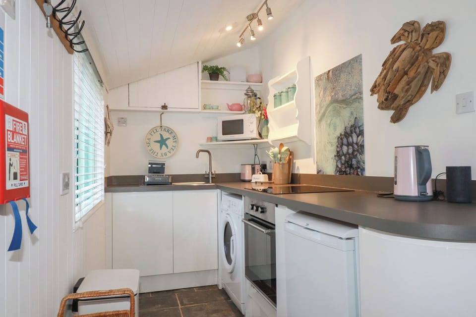 Cottage | Private kitchen | Cookware/dishes/utensils
