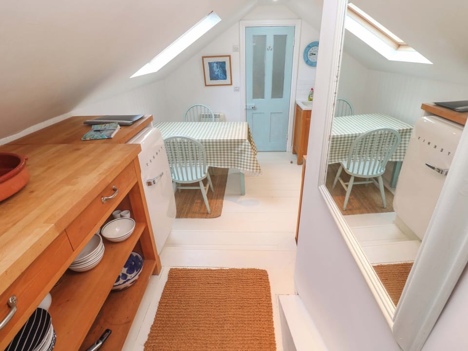 Cottage | Dining