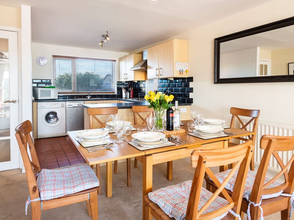 Cottage | Private kitchen | Dishwasher, highchair, cookware/dishes/utensils