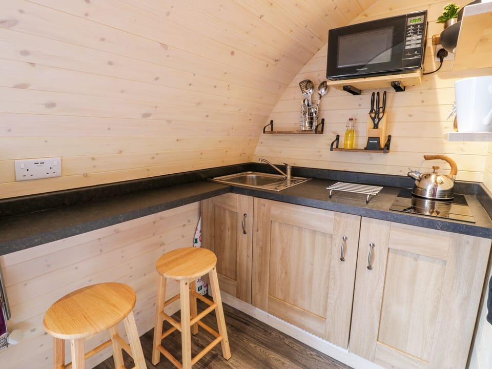 Cottage | Private kitchen | Cookware/dishes/utensils