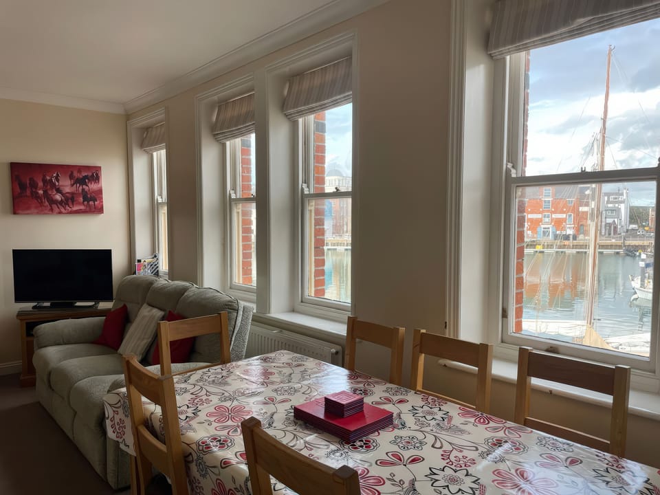 Cottage | Dining