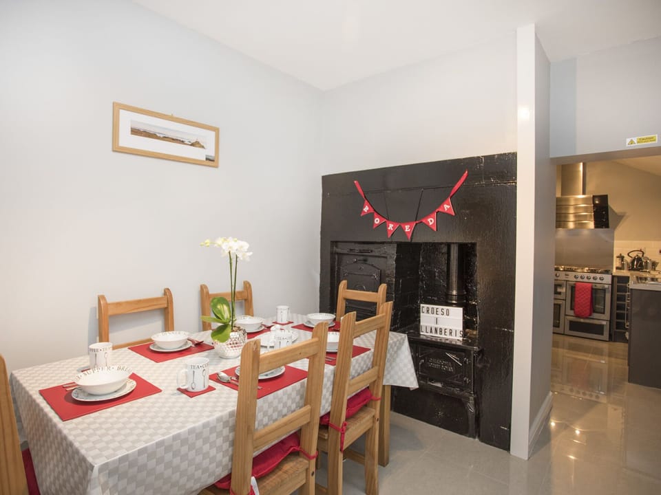 Cottage | Interior