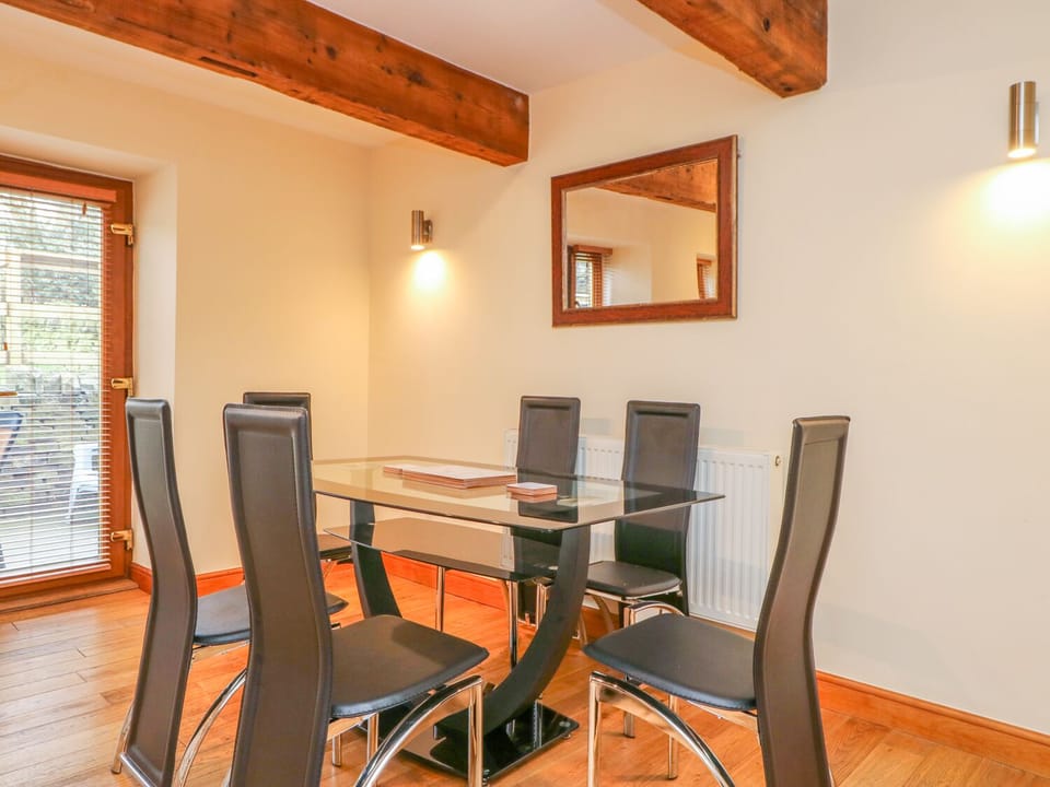 Cottage | Dining