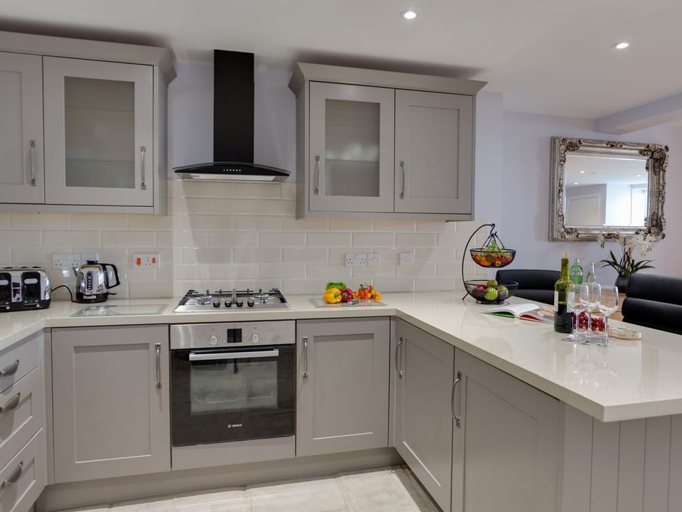 Cottage | Private kitchen | Fridge, microwave, stovetop, dishwasher