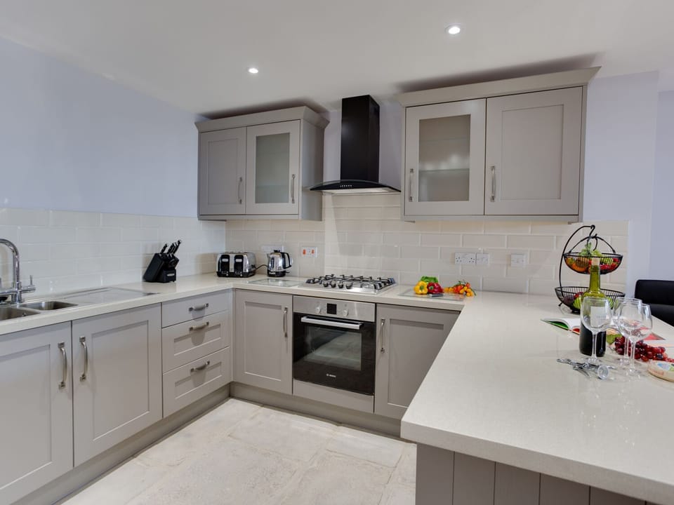 Cottage | Private kitchen | Fridge, microwave, stovetop, dishwasher
