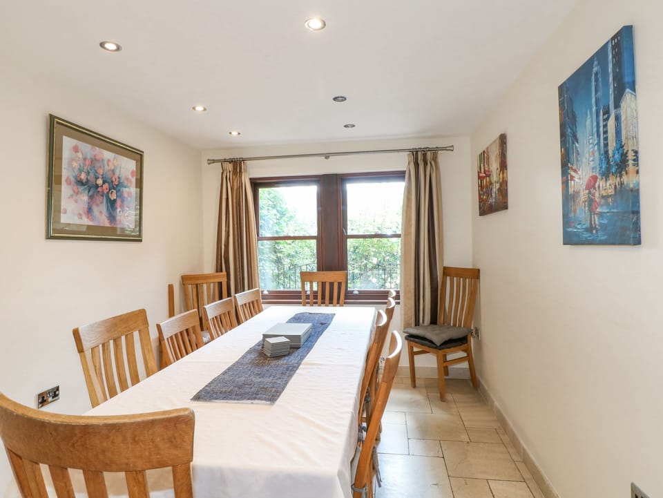 Cottage | 5 bedrooms, individually decorated, individually furnished, free WiFi