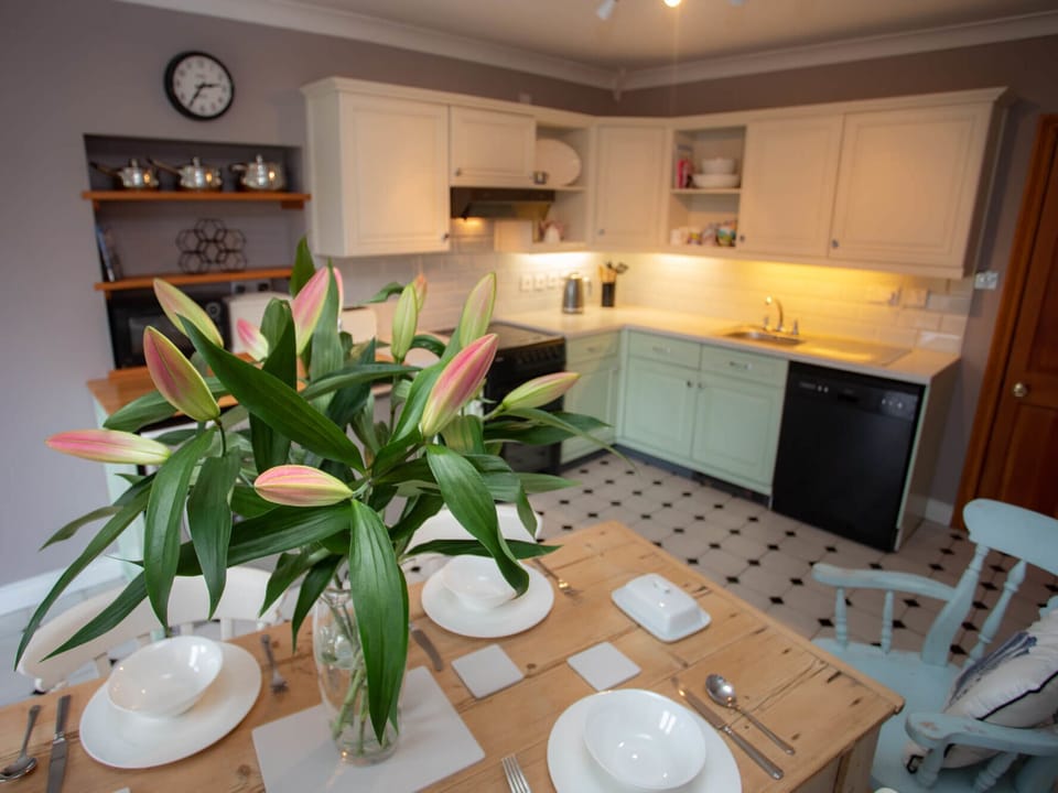 Cottage | Private kitchen | Stovetop, dishwasher, highchair, cookware/dishes/utensils