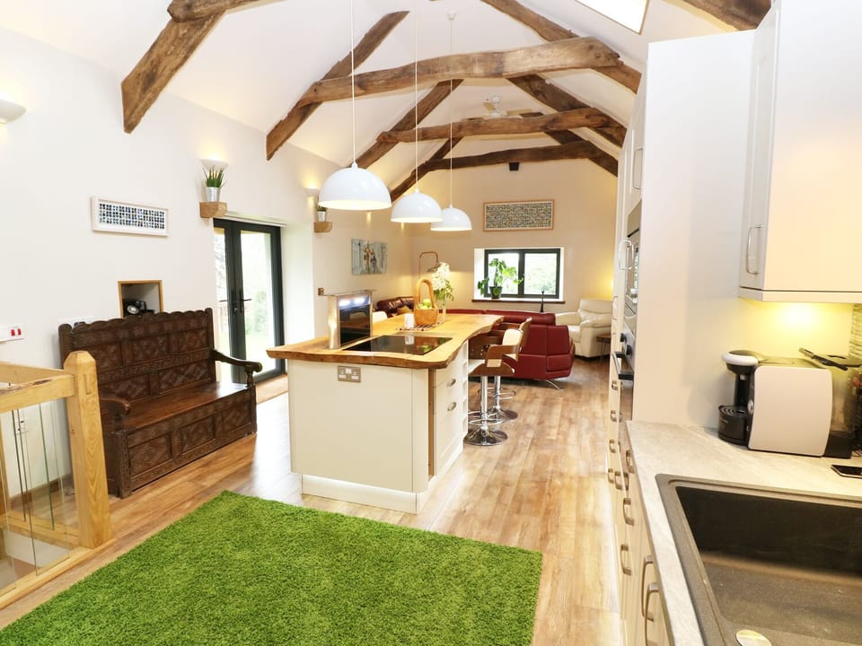Cottage | Private kitchen | Microwave, stovetop, dishwasher, cookware/dishes/utensils
