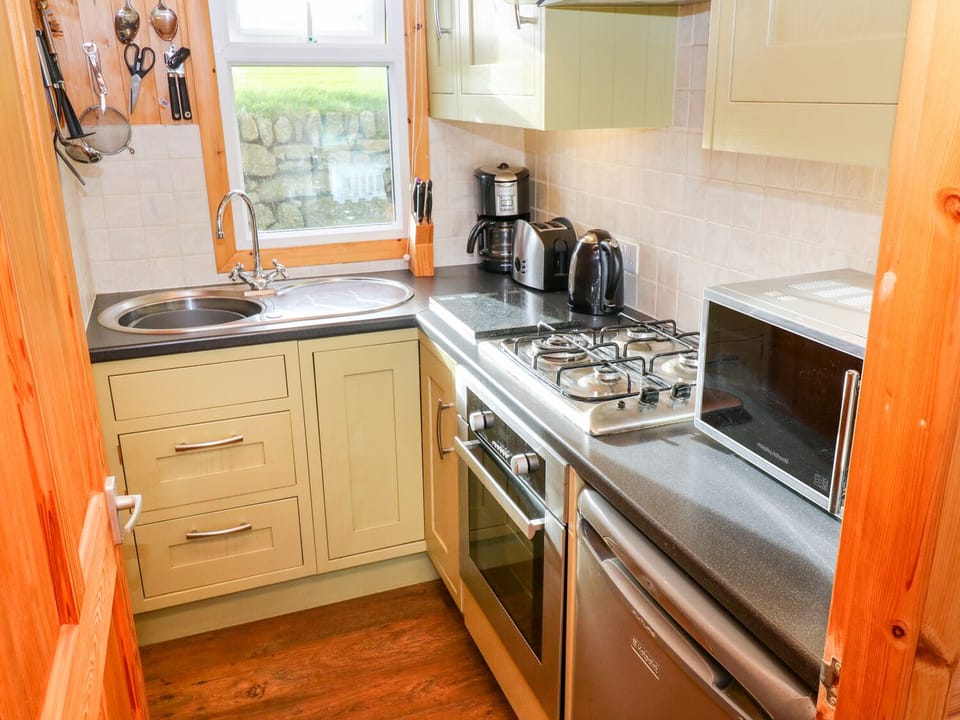Cottage | Private kitchen | Cookware/dishes/utensils