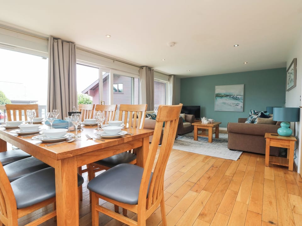 Cottage | Dining