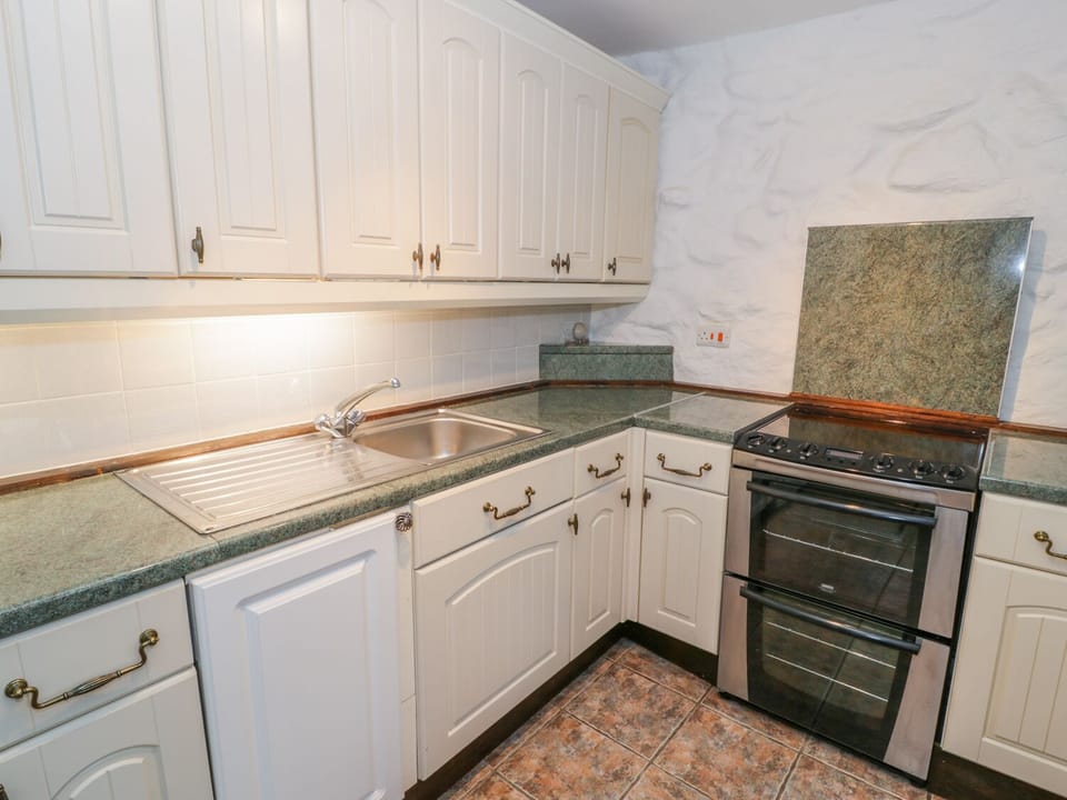 Cottage | Private kitchen | Cookware/dishes/utensils