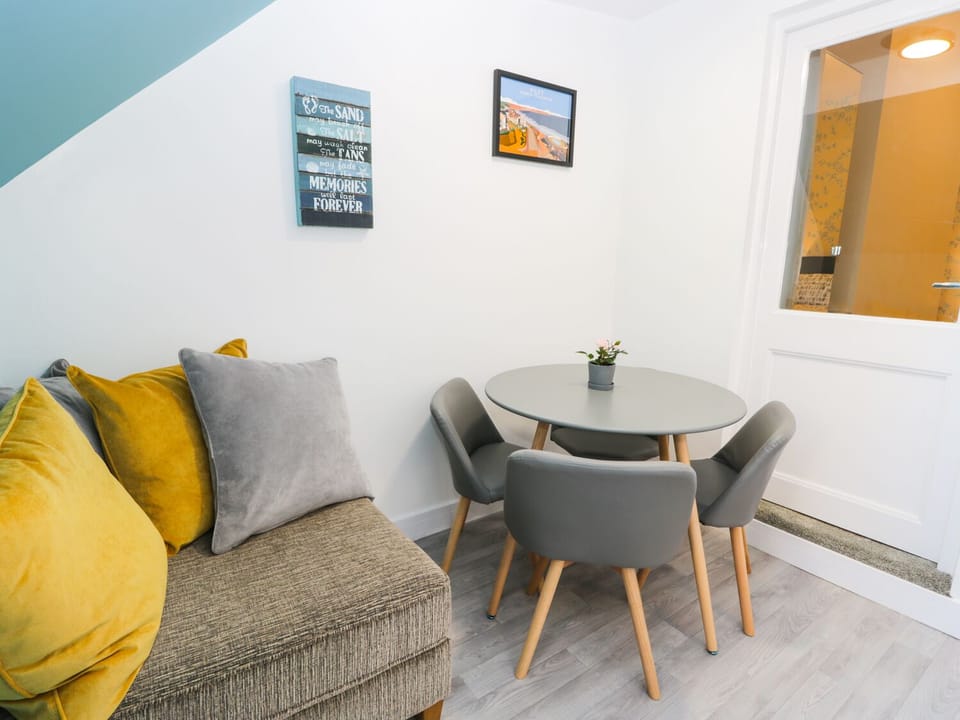 Cottage | Dining