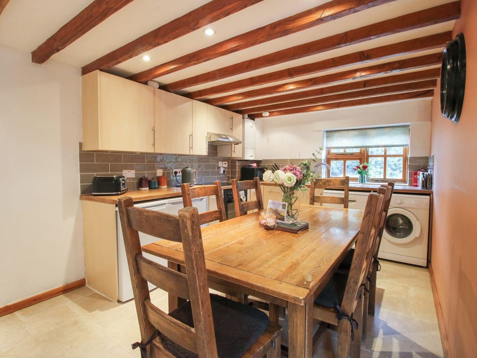 Cottage | Dining