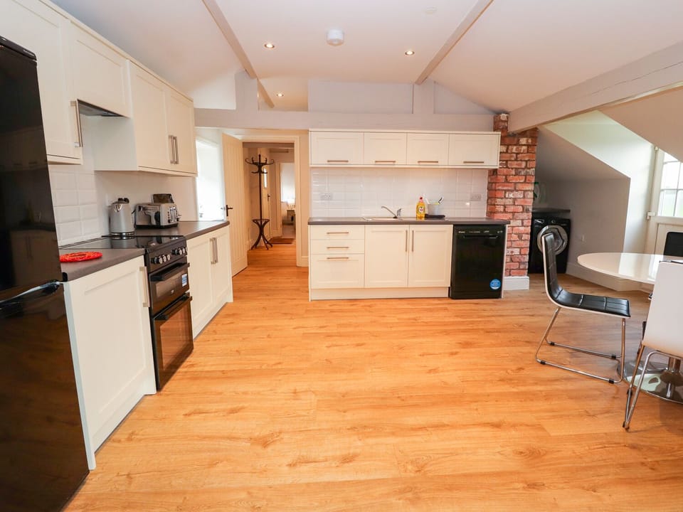 Cottage | Private kitchen | Stovetop, dishwasher, highchair, cookware/dishes/utensils