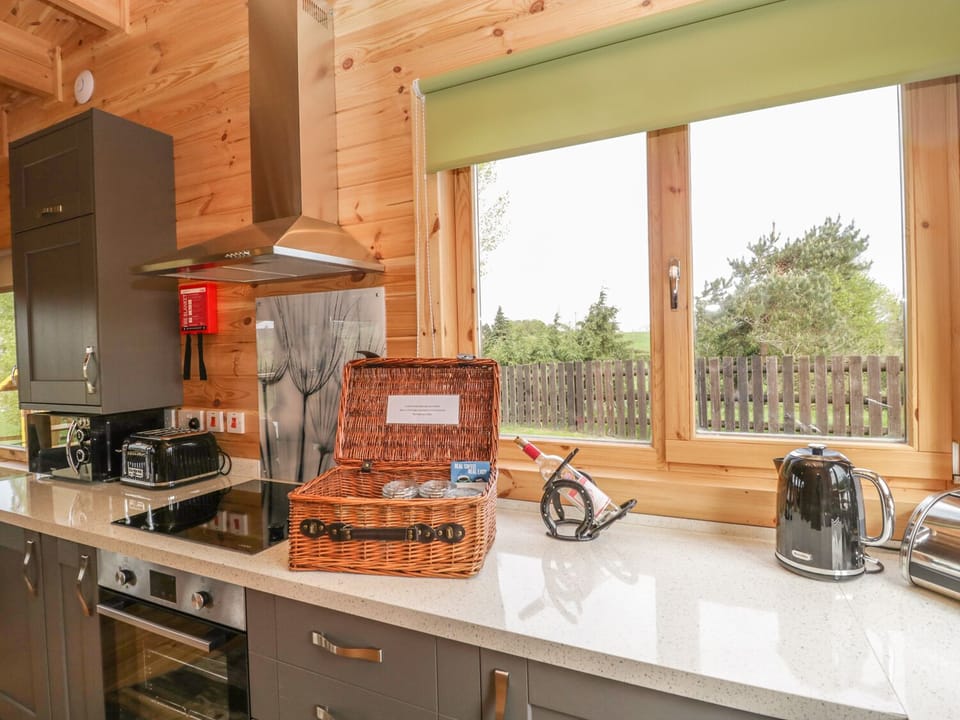 Cottage | Private kitchen | Fridge, microwave, stovetop, dishwasher
