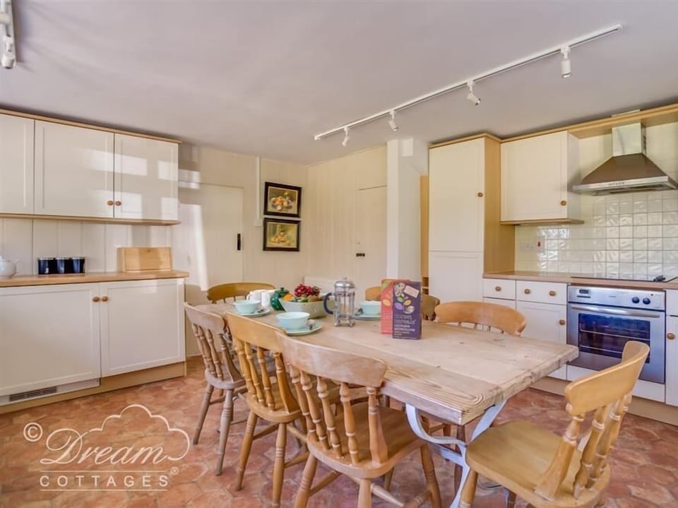 Cottage | Interior