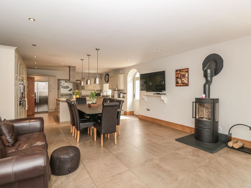 Cottage | Dining